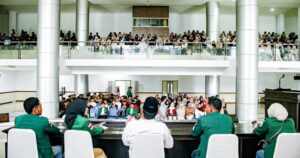 Dialog Wawasan Kebangsaan DEMA UNW Mataram di Ballroom Bupati Lombok Timur, Minggu (28/12/2025).