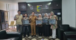 Apresiasi Relawan Cahaya Untuk Negeri ditunjukkan oleh Pemerintah Kabupaten Lombok Timur melalui penyerahan sertifikat penghargaan kepada para relawan kemanusiaan